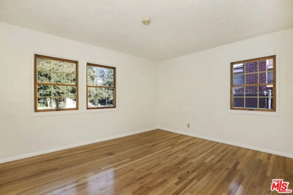 22046 Galvez Street Woodland Hills, CA 91364