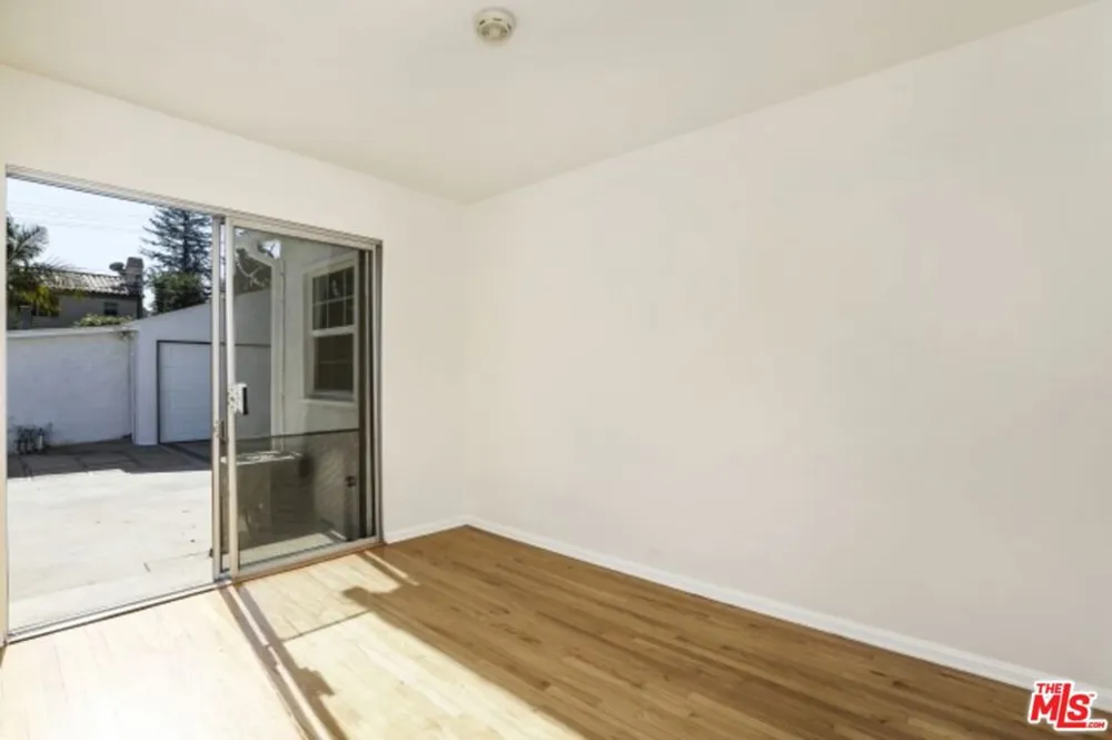 22046 Galvez Street Woodland Hills, CA 91364