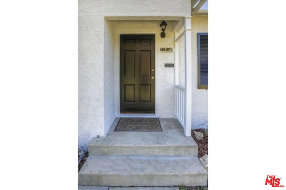 22046 Galvez Street Woodland Hills, CA 91364