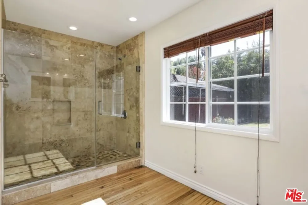 22046 Galvez Street Woodland Hills, CA 91364