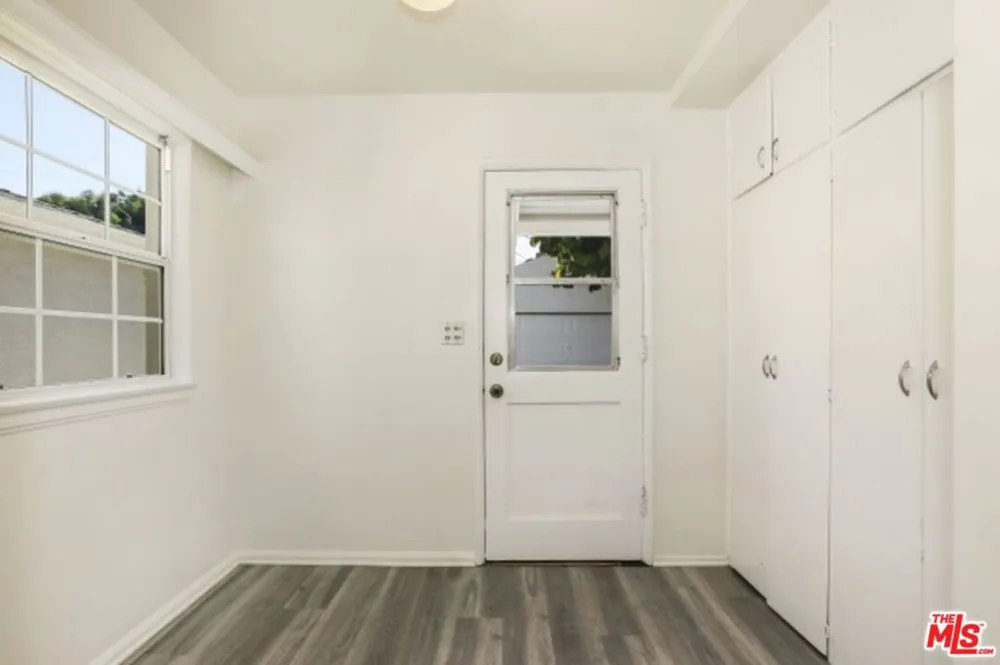 22046 Galvez Street Woodland Hills, CA 91364
