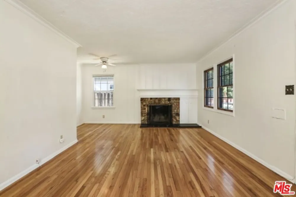 22046 Galvez Street Woodland Hills, CA 91364
