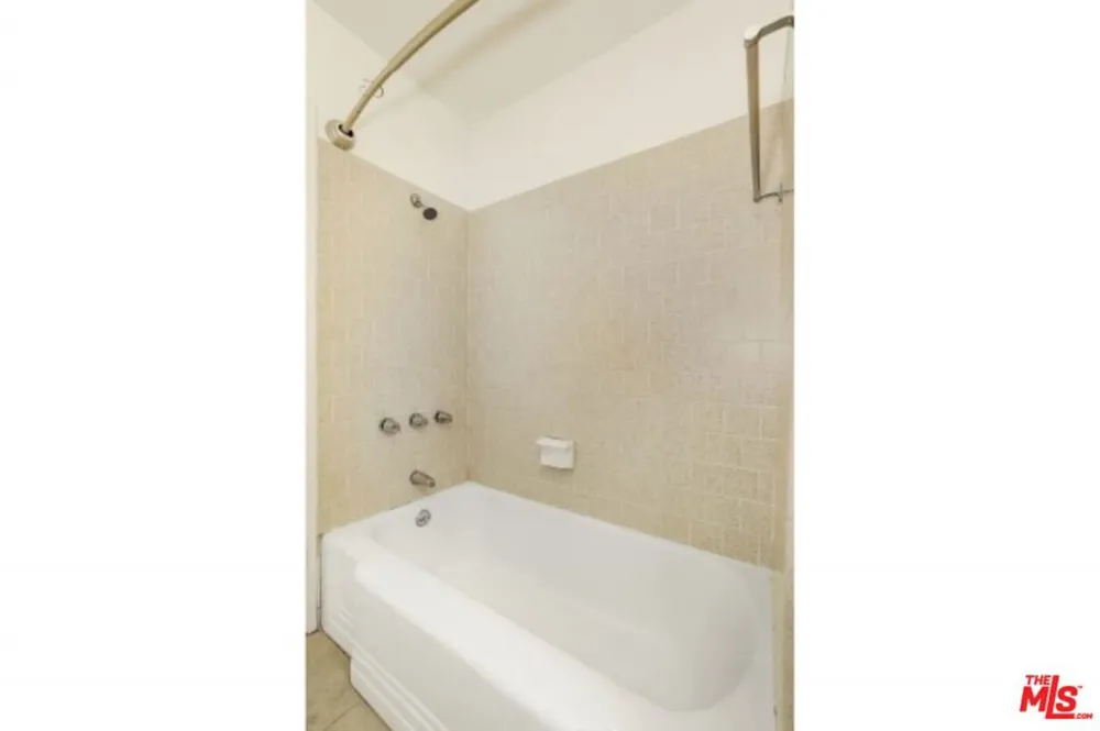 22046 Galvez Street Woodland Hills, CA 91364