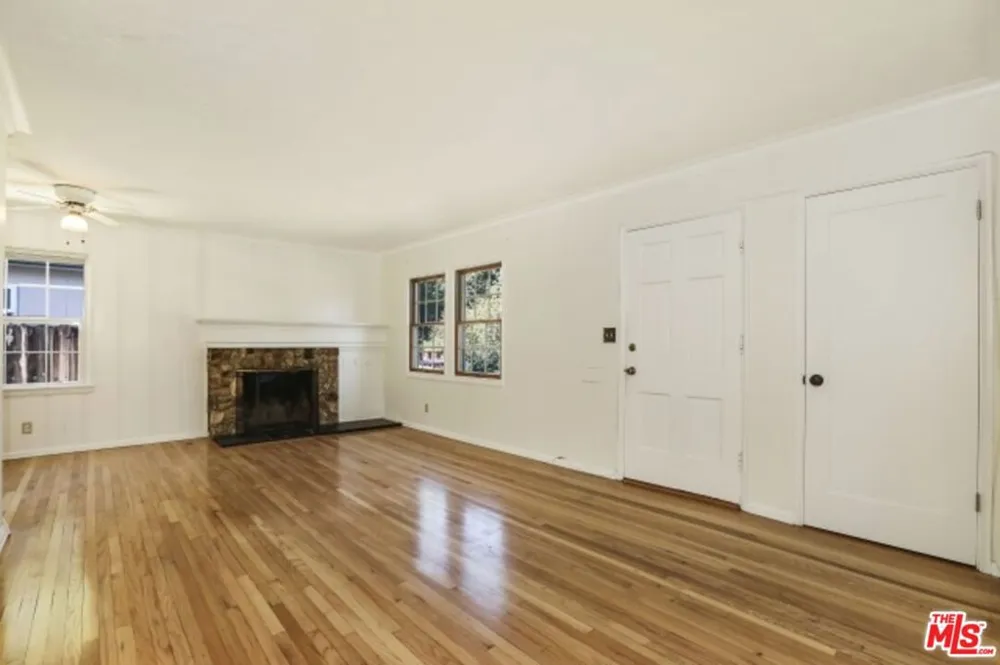 22046 Galvez Street Woodland Hills, CA 91364