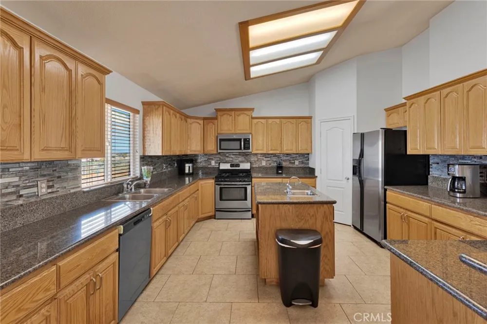 24332 Roundup Apple Valley, CA 92308