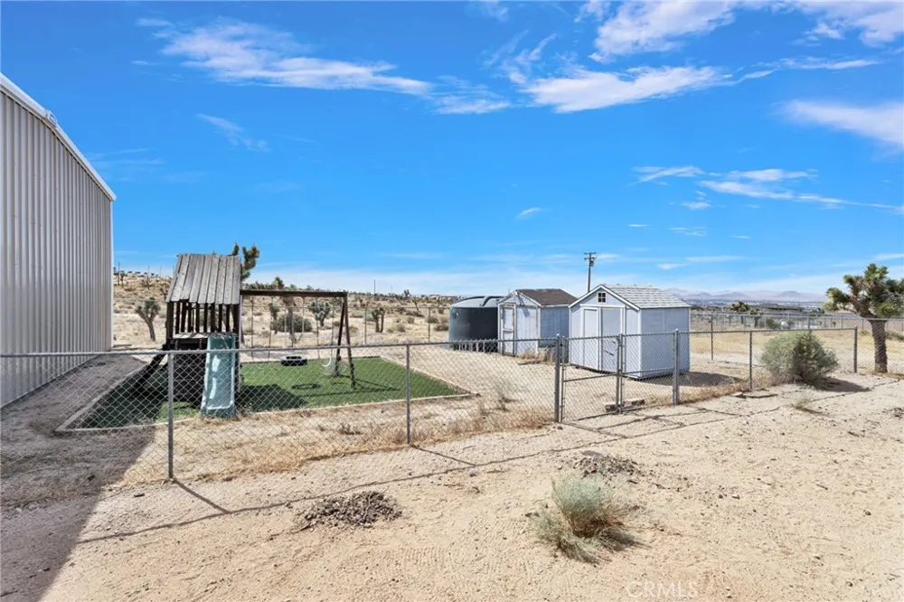 24332 Roundup Apple Valley, CA 92308