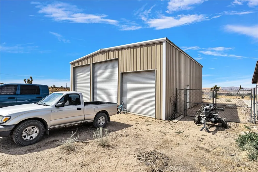 24332 Roundup Apple Valley, CA 92308