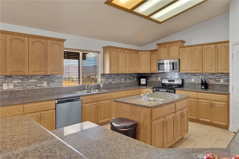 24332 Roundup Apple Valley, CA 92308