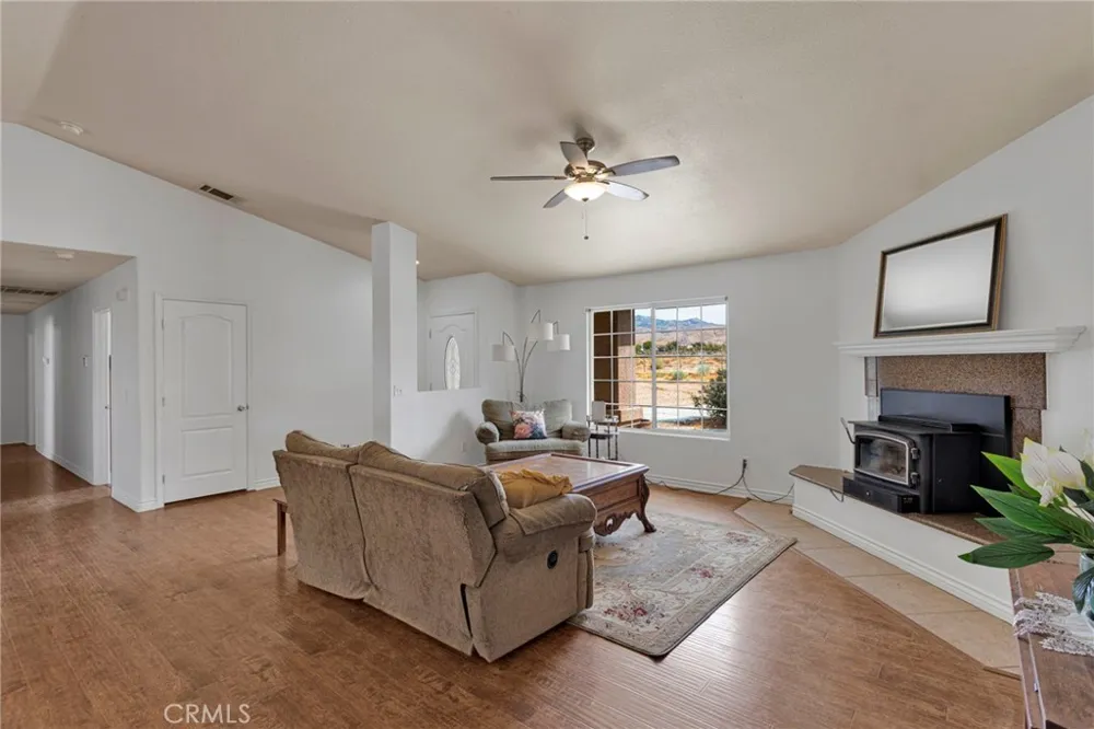 24332 Roundup Apple Valley, CA 92308