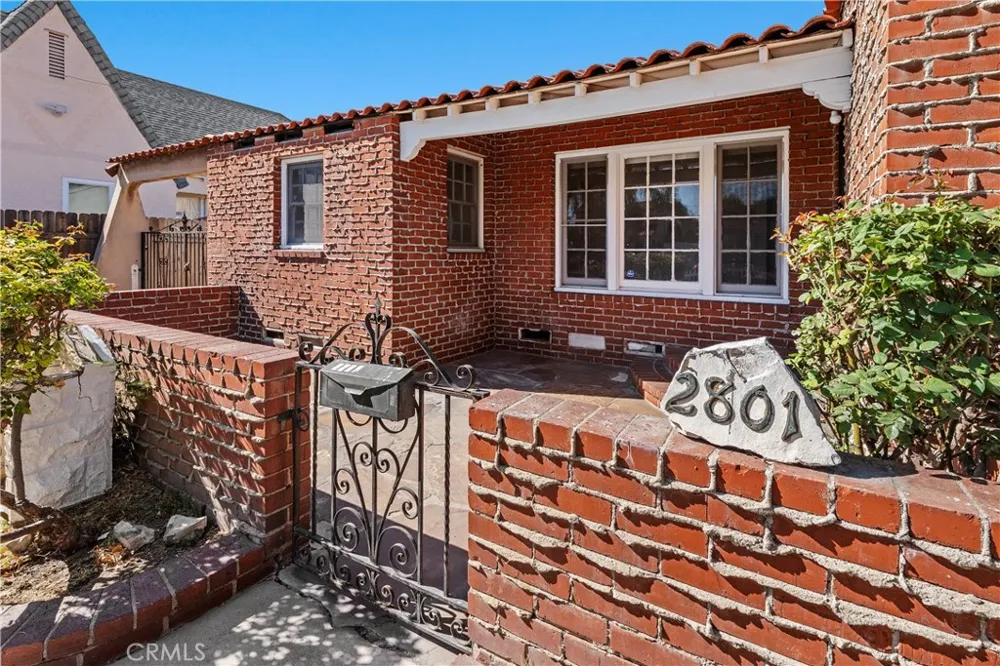2801 Cudahy Huntington Park, CA 90255