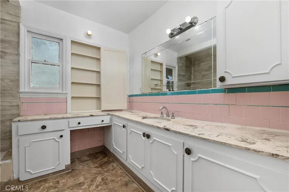 2801 Cudahy Huntington Park, CA 90255