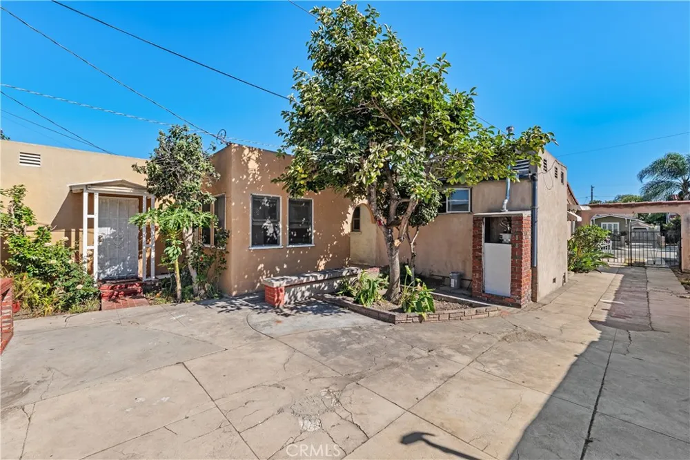 2801 Cudahy Huntington Park, CA 90255