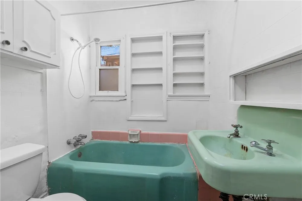 2801 Cudahy Huntington Park, CA 90255