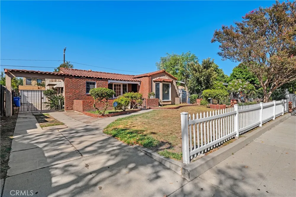 2801 Cudahy Huntington Park, CA 90255