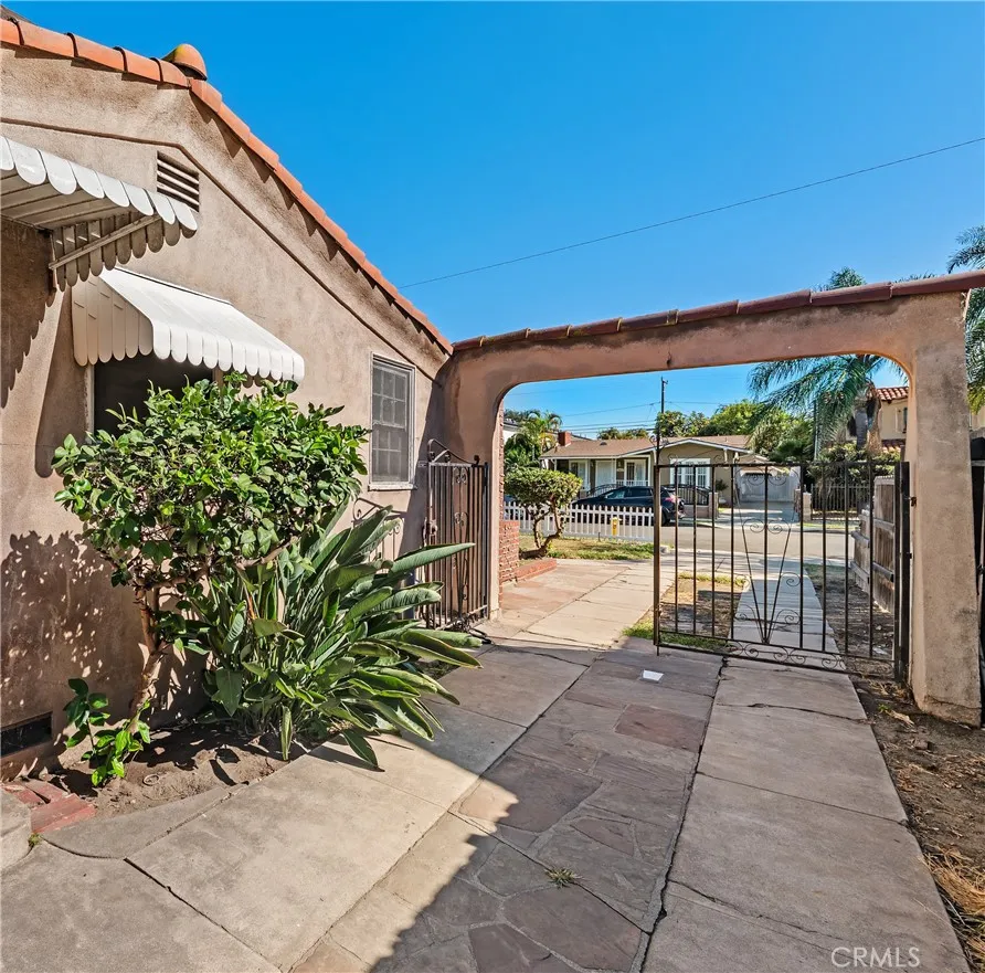2801 Cudahy Huntington Park, CA 90255