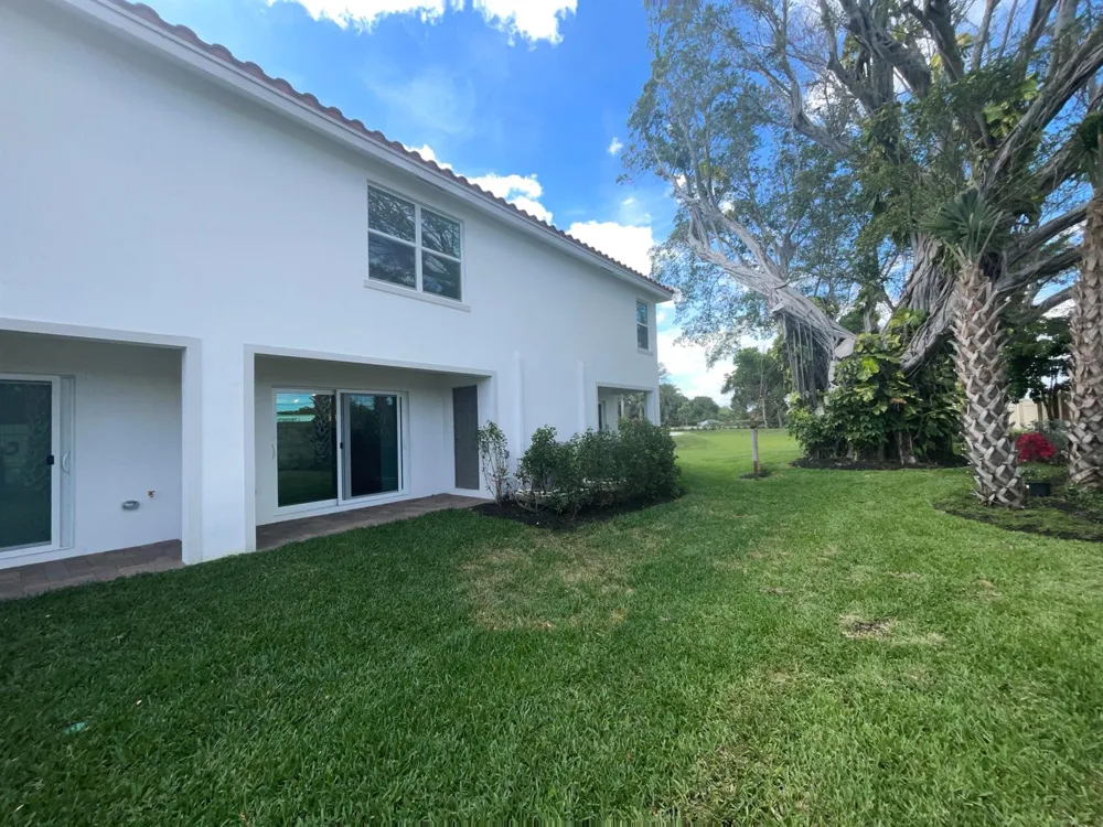 6907 Broadwater Lane Lake Worth, FL 33467