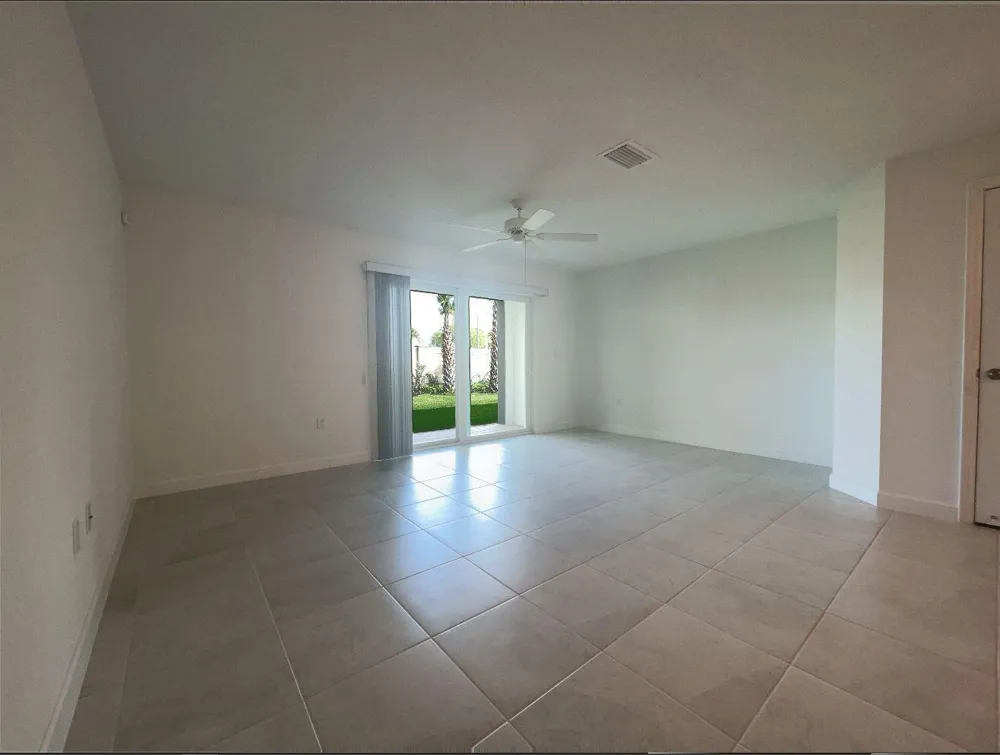 6907 Broadwater Lane Lake Worth, FL 33467