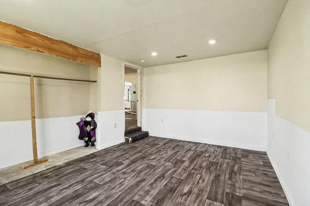 33700 Beechwood Street Westland City, MI 48185