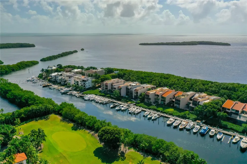 5990 Paradise Point Dr Palmetto Bay, FL 33157