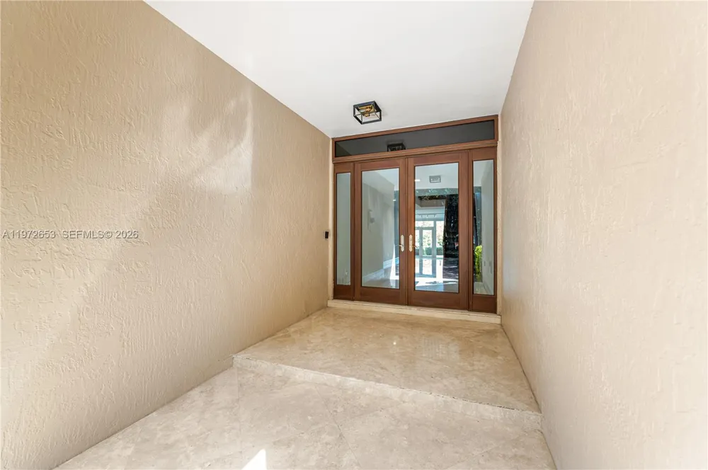 5990 Paradise Point Dr Palmetto Bay, FL 33157