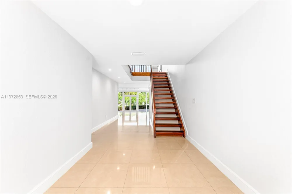 5990 Paradise Point Dr Palmetto Bay, FL 33157