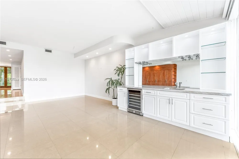 5990 Paradise Point Dr Palmetto Bay, FL 33157