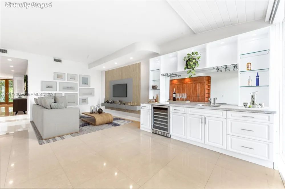 5990 Paradise Point Dr Palmetto Bay, FL 33157