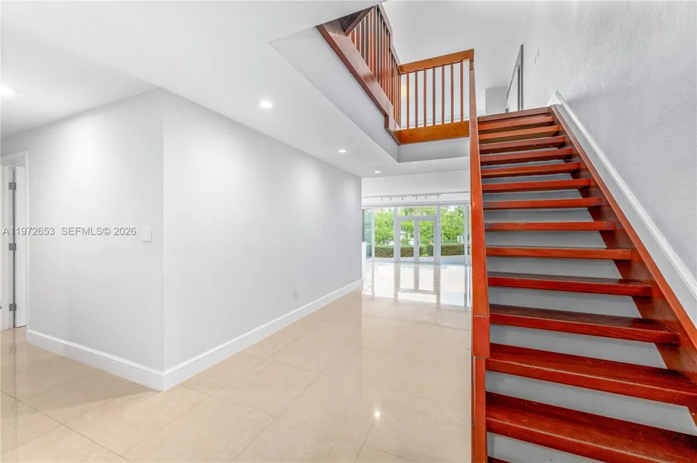 5990 Paradise Point Dr Palmetto Bay, FL 33157