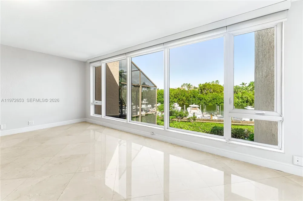 5990 Paradise Point Dr Palmetto Bay, FL 33157