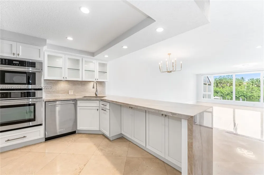 5990 Paradise Point Dr Palmetto Bay, FL 33157