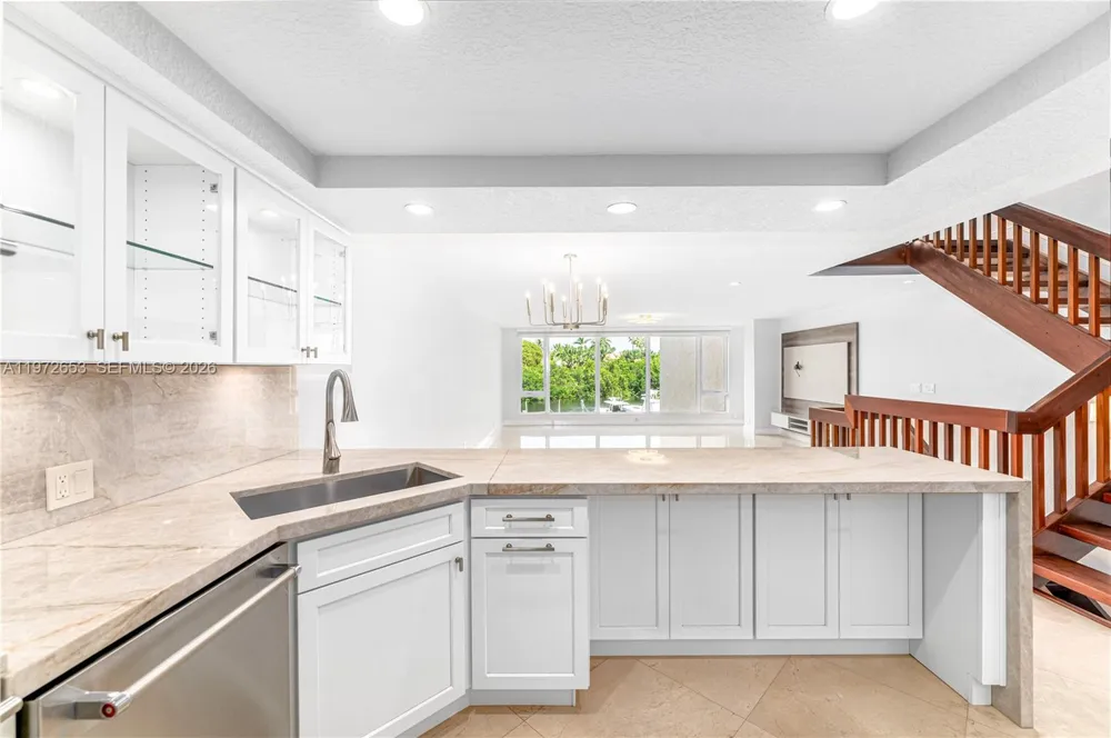 5990 Paradise Point Dr Palmetto Bay, FL 33157