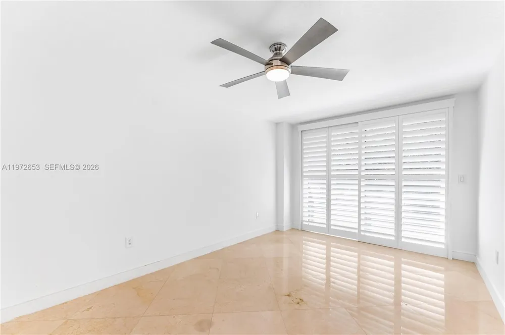 5990 Paradise Point Dr Palmetto Bay, FL 33157