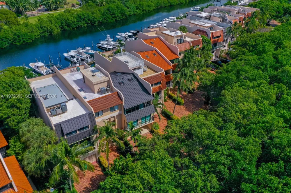 5990 Paradise Point Dr Palmetto Bay, FL 33157
