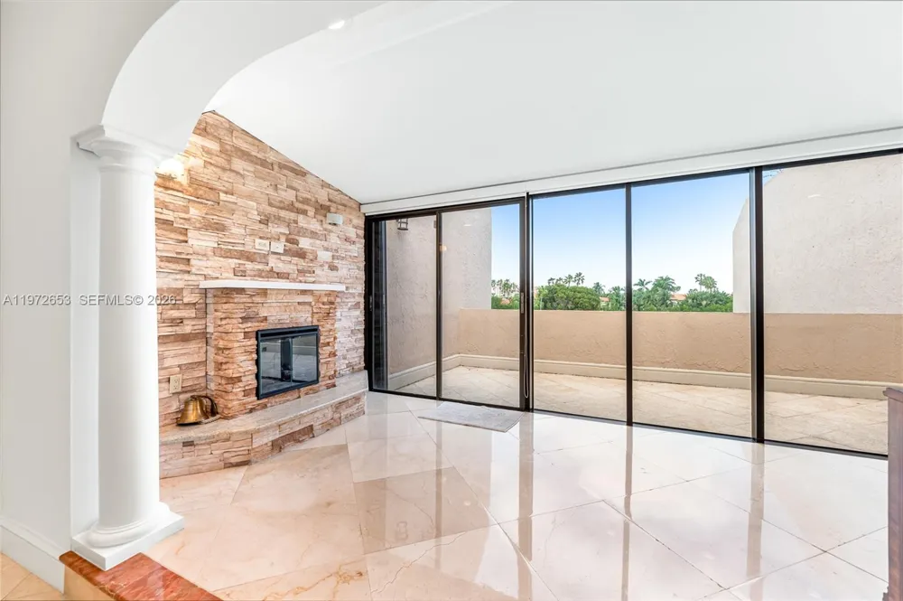 5990 Paradise Point Dr Palmetto Bay, FL 33157