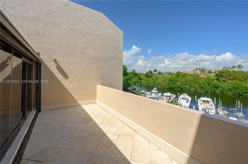 5990 Paradise Point Dr Palmetto Bay, FL 33157