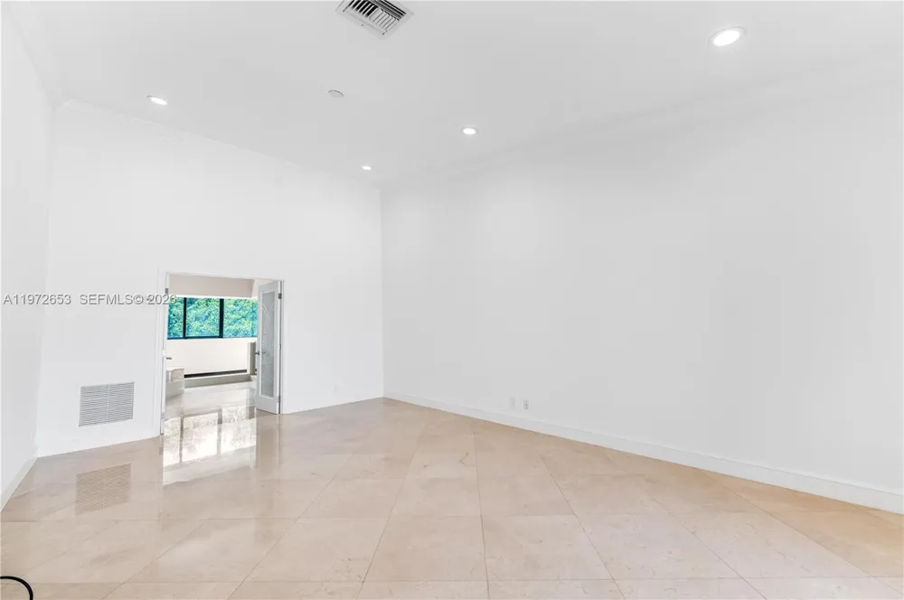 5990 Paradise Point Dr Palmetto Bay, FL 33157
