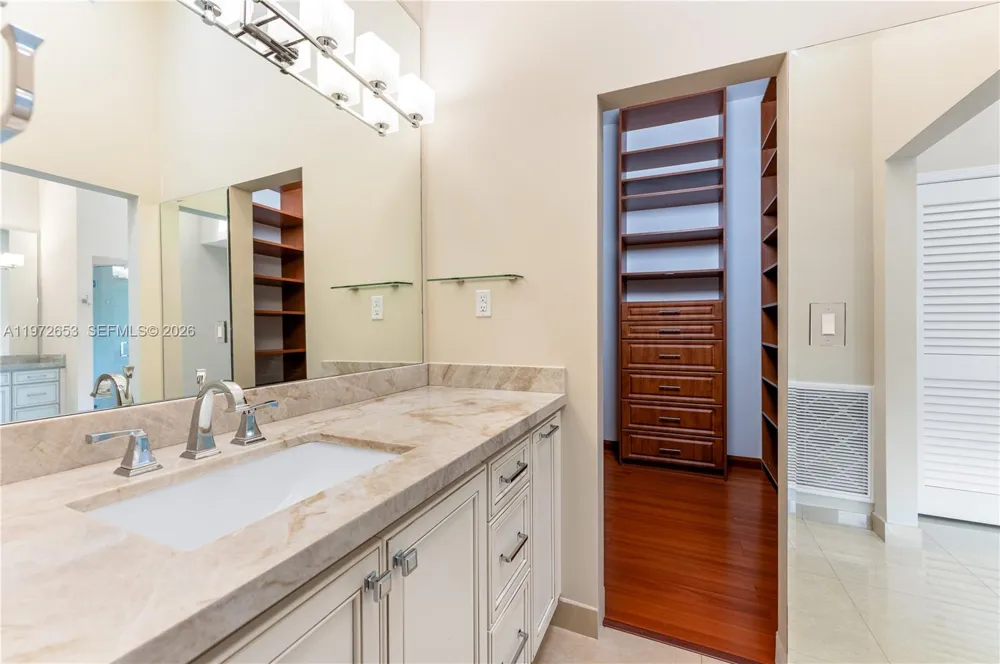 5990 Paradise Point Dr Palmetto Bay, FL 33157