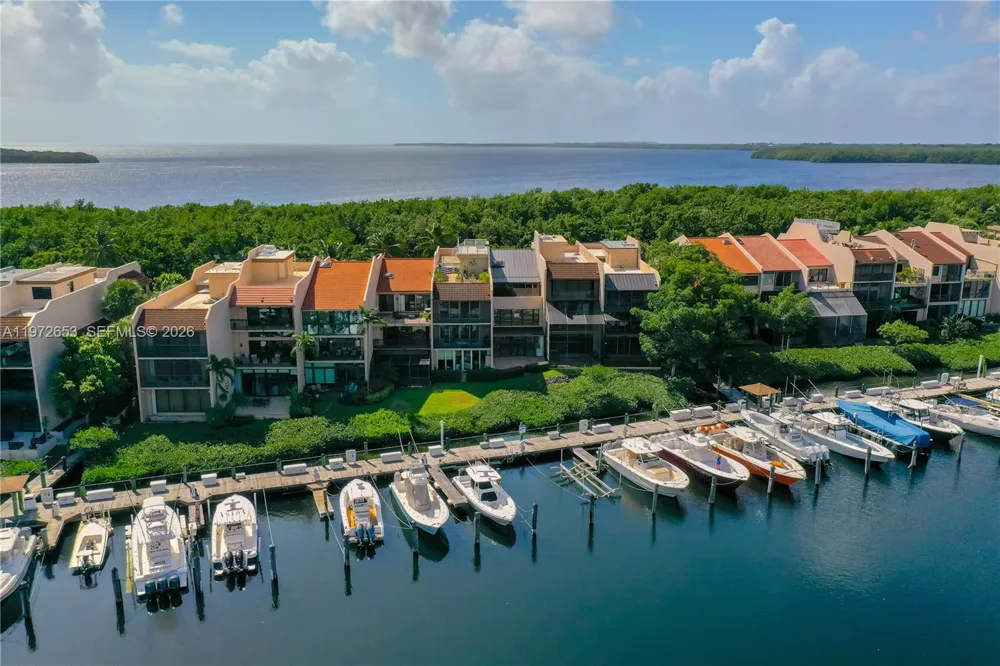 5990 Paradise Point Dr Palmetto Bay, FL 33157