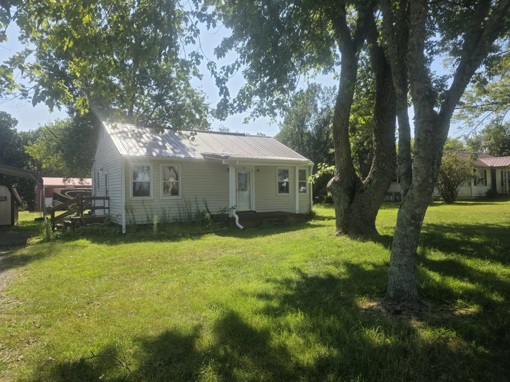 732 New Deal Potts Rd Cottontown, TN 37048