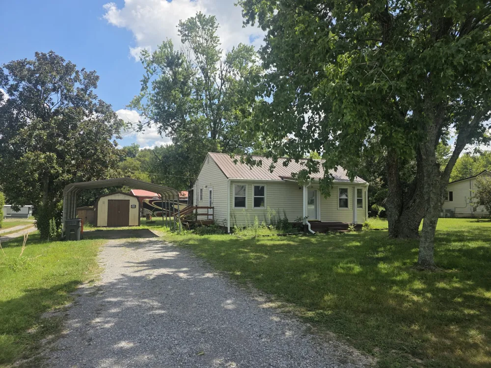 732 New Deal Potts Rd Cottontown, TN 37048