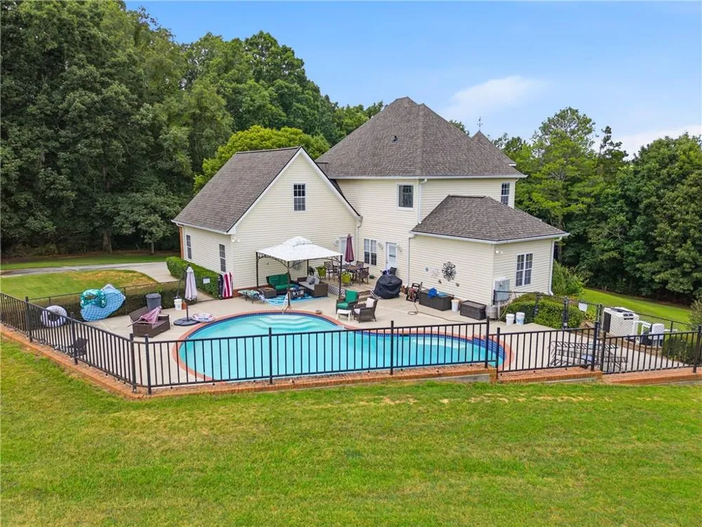 5301 Will Wheeler Road Murrayville, GA 30564