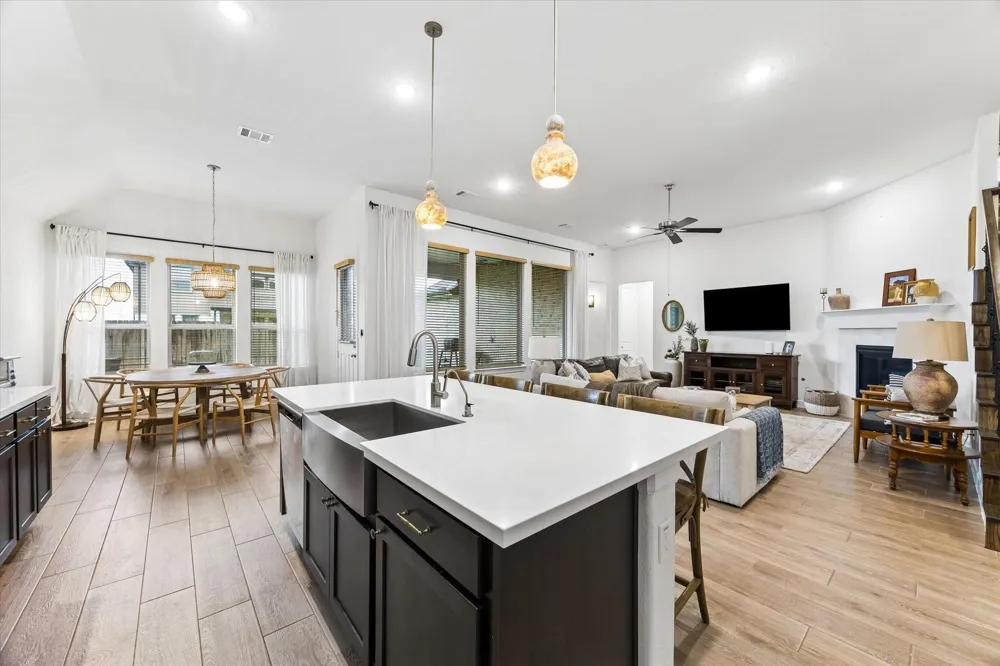 729 Maplewood League City, TX 77573