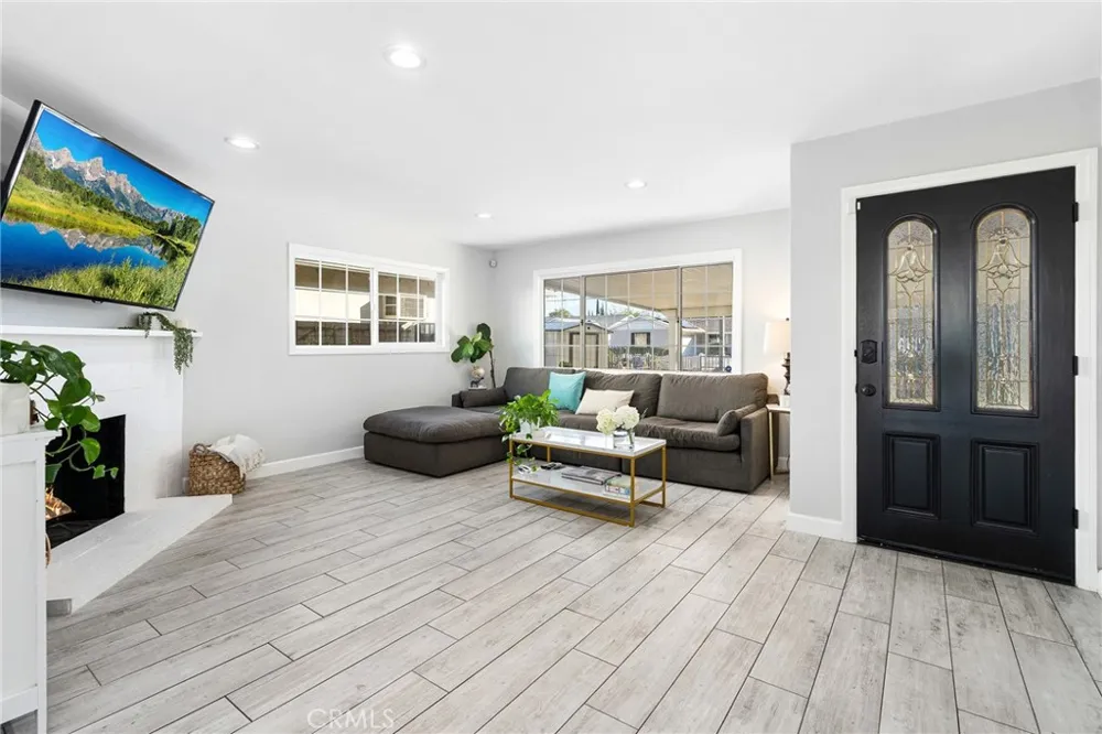 6609 Birchton Avenue West Hills, CA 91307