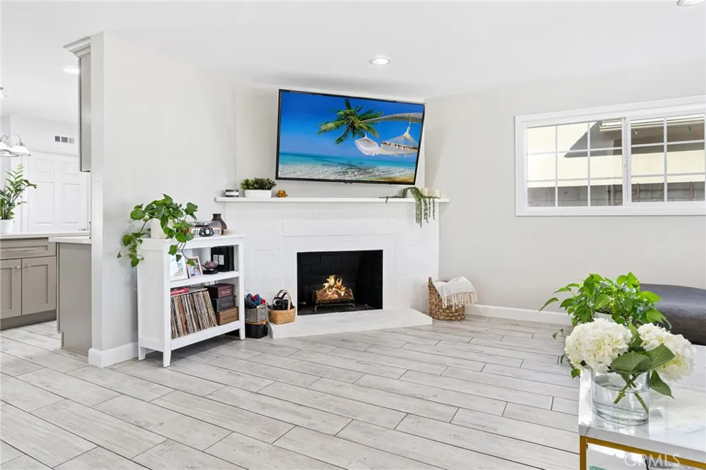 6609 Birchton Avenue West Hills, CA 91307
