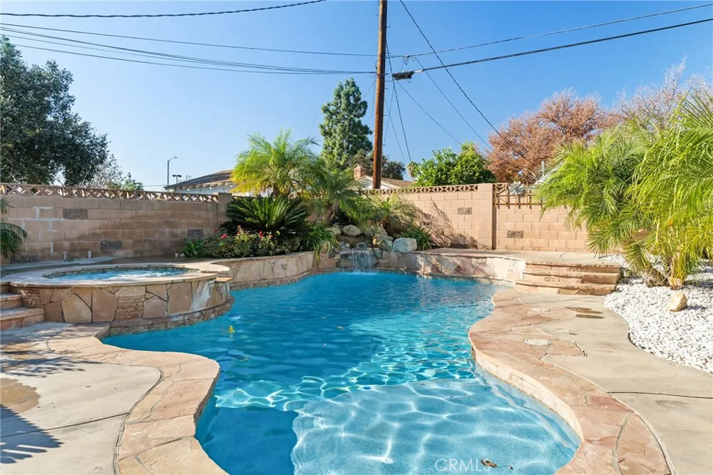 6609 Birchton Avenue West Hills, CA 91307
