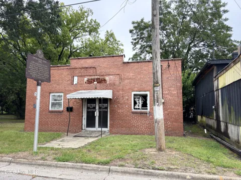121 Pettigrew Street S