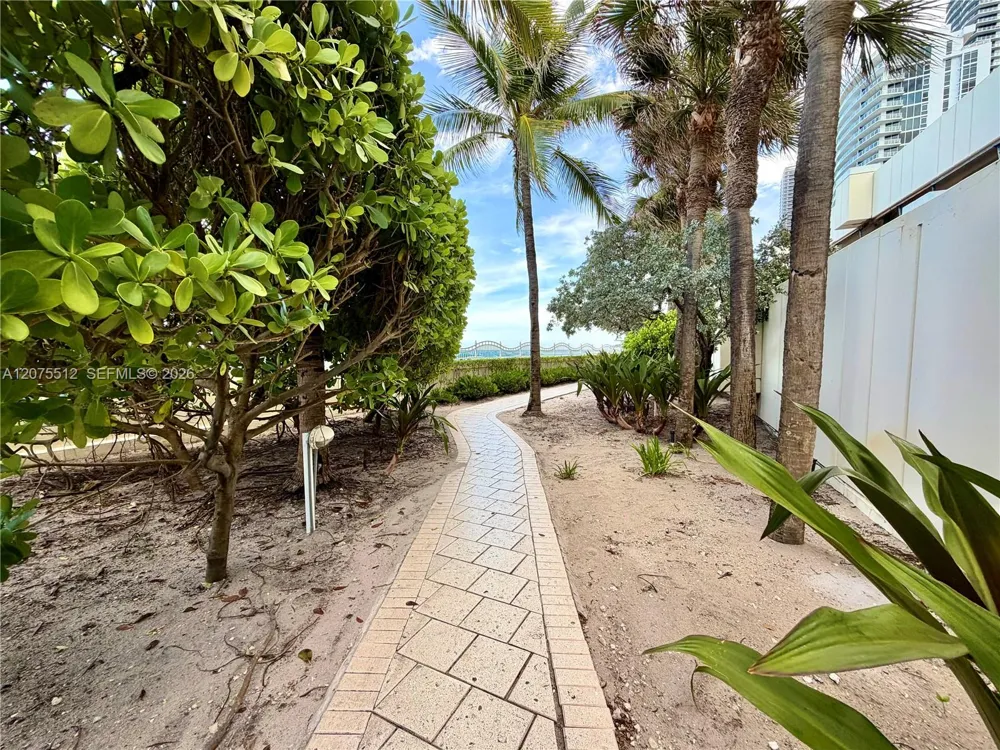 3901 S Ocean Dr #15O Hollywood, FL 33019