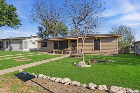 527 E dickson