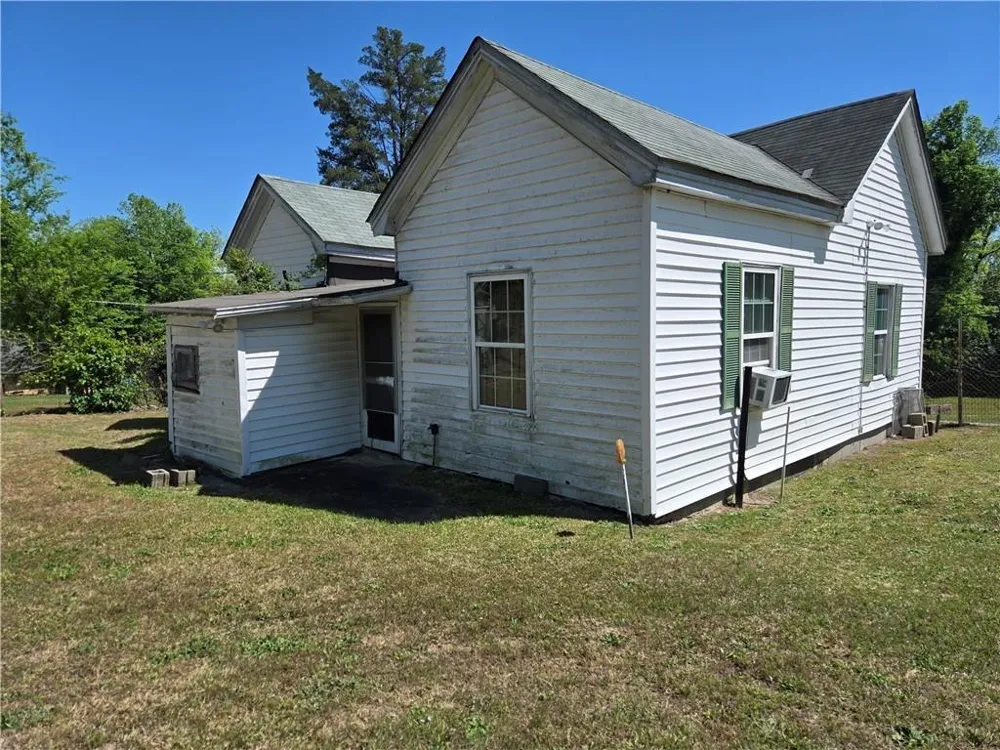 884 Cowan Macon, GA 31217