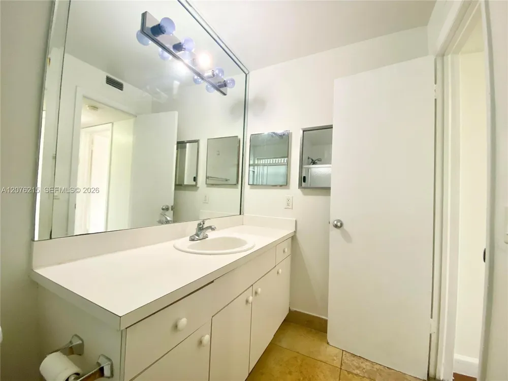 6095 W 18th Ave #S314 Hialeah, FL 33012
